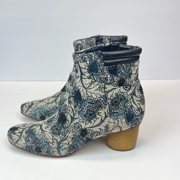 Bernardo Blue Floral Ankle Boots with Gold Heel Size 10M - Picture 2 of 9